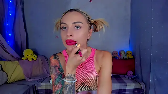 Snapshot of LickLizzy chatting on September 24, 11:59 pm LickLizzy online show from September 24, 11:59 pm