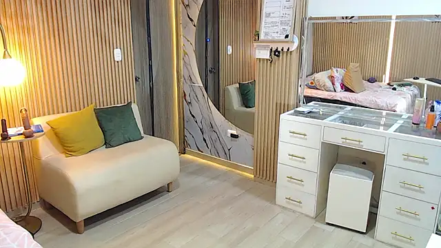 deepieredandwett online show from February 10, 12:57 am