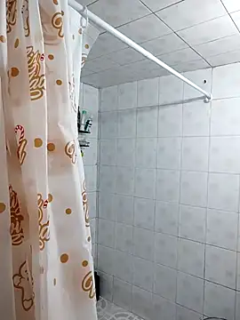 LaInsaciableIntensa online show from October 20, 6:33 pm