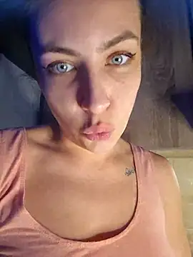 Keli Jessi online show from February 27, 8:30 pm