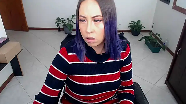 charlottezoe15 online show from August 4, 6:03 pm