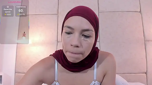 aisha vs online show from November 18, 12:50 pm