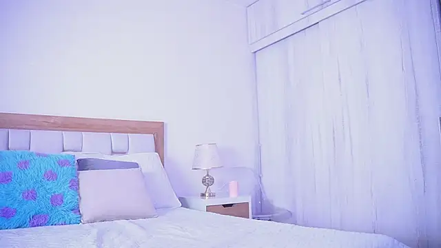 mia hank online show from November 26, 11:44 am