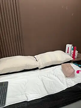 Melissabaylin online show from March 16, 4:00 pm