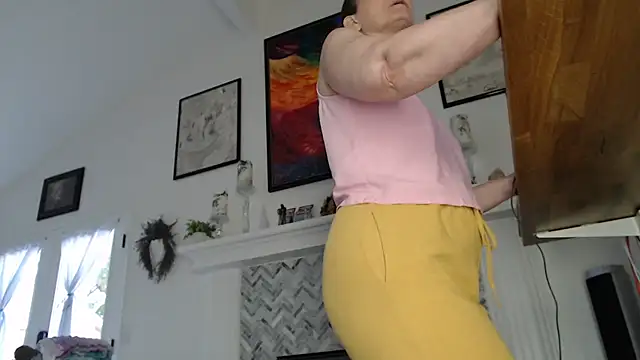 AuroraWillows online show from December 1, 3:15 pm