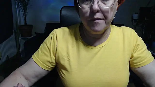 Snapshot of JoannaAndNeighbour chatting on October 21, 2:43 pm JoannaAndNeighbour online show from October 21, 2:43 pm