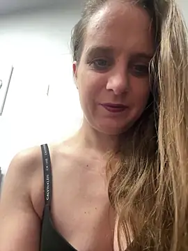 Chantalee online show from April 22, 5:26 am