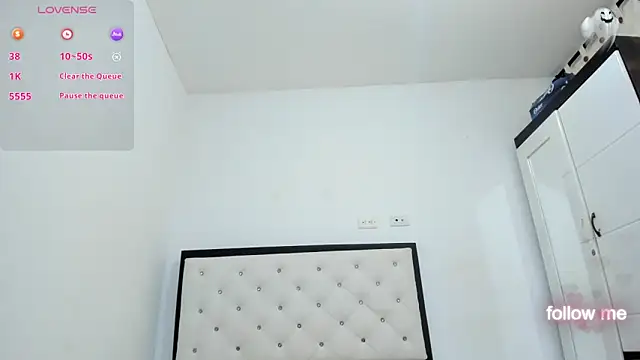 CuteLatinaxx online show from October 31, 4:00 pm