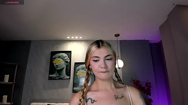 NiaHolland online show from June 25, 6:53 pm