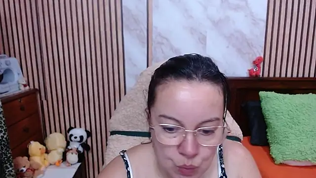 Snapshot of Sonialorens_ chatting on October 13, 11:18 pm Sonialorens  online show from October 13, 11:18 pm