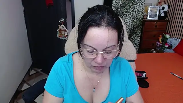 Sonialorens  online show from December 3, 2:52 pm