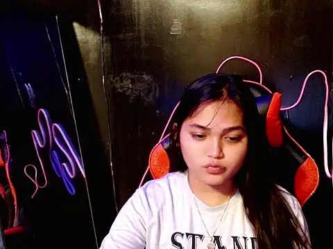 Lianneeeeee1 online show from May 6, 3:16 pm