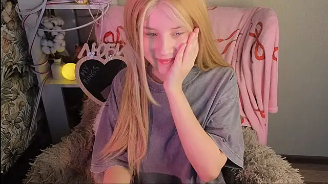 sarakaell online show from March 12, 1:52 am