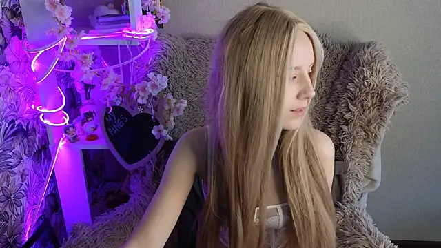 sarakaell online show from September 16, 2:52 am