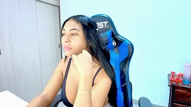 sophiax-x online show from January 7, 12:30 pm