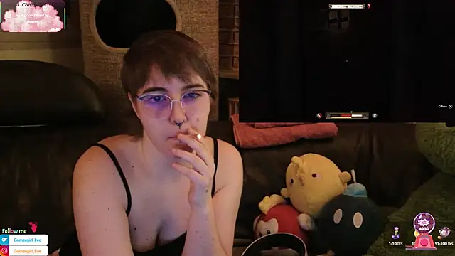Snapshot of GamerGirl_Eve chatting on October 16, 6:54 pm GamerGirl Eve online show from October 16, 6:54 pm