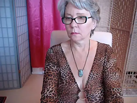 petradaniels online show from September 29, 5:29 pm