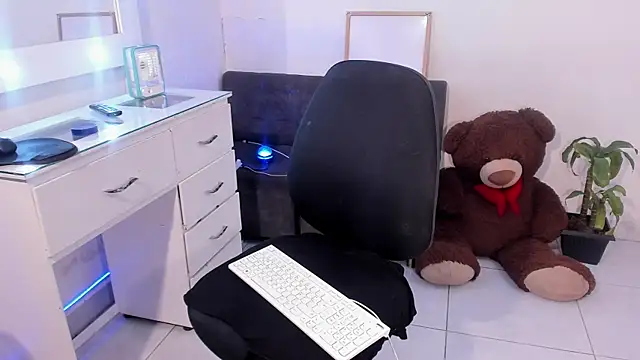 Lu doll online show from June 1, 11:38 pm