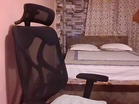 Pinky 4 online show from April 14, 2:06 pm