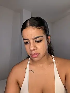 trianawhite online show from March 30, 4:28 pm