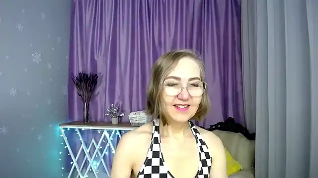 queen a n i online show from April 7, 10:28 am