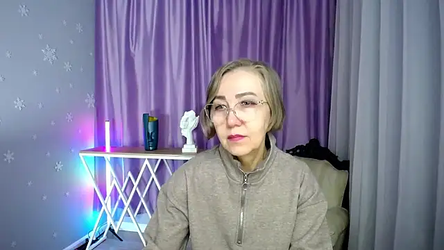 Snapshot of queen_a_n_i chatting on October 21, 10:08 am queen a n i online show from October 21, 10:08 am