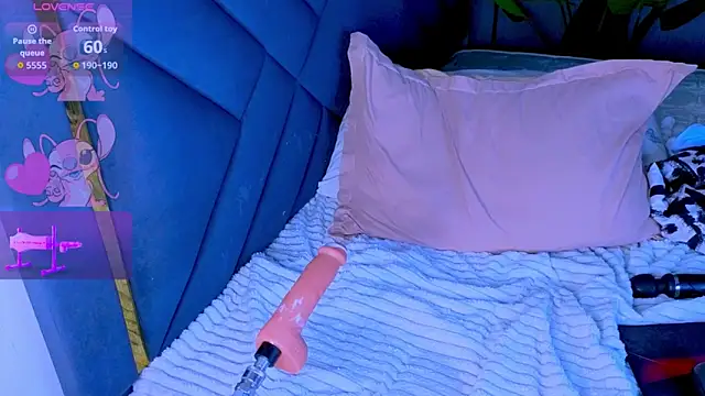 Mia Tin online show from April 5, 8:41 pm