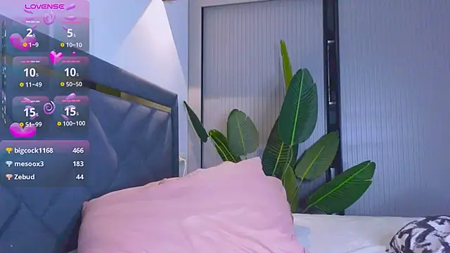 Mia Tin online show from October 25, 8:15 pm