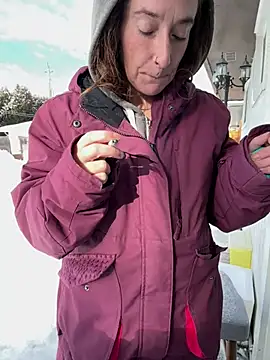 Mini And The Bear online show from January 17, 6:37 pm