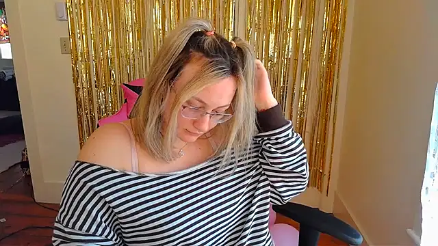 ashleyblaydex online show from April 30, 8:47 pm