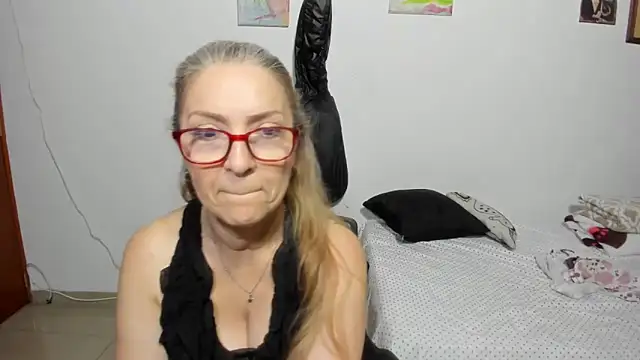 Snapshot of D-yanamilf chatting on September 18, 9:30 am D-yanamilf online show from September 18, 9:30 am