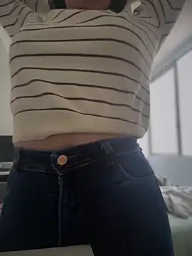 Alyaa s online show from October 13, 8:22 pm