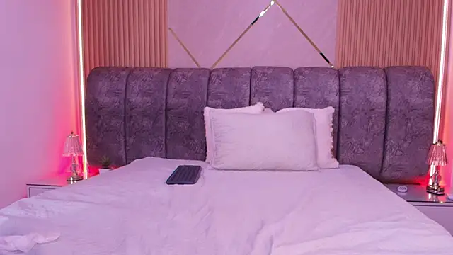 naia blessed online show from February 14, 7:27 pm