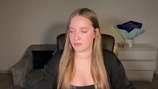 EvaMaddison online show from April 18, 7:58 pm