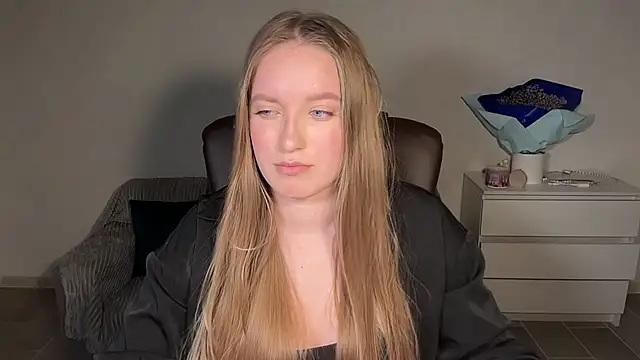 EvaMaddison online show from April 21, 8:38 pm