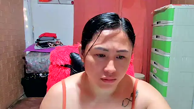 Snapshot of Ugly_Filipina chatting on October 20, 11:08 pm Ugly Filipina online show from October 20, 11:08 pm