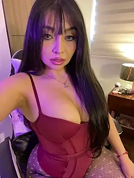 KateDeLatorre online show from April 11, 8:01 pm