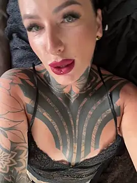 InkedBiitch online show from September 10, 8:14 am