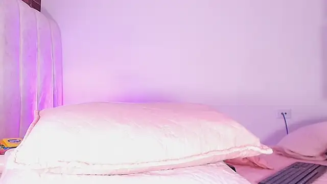  ebony-queen  online show from May 13, 3:12 am