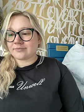 PiggyRose online show from October 12, 8:55 pm