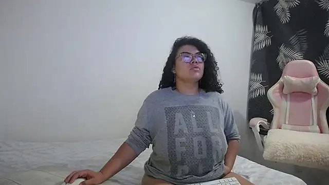 mabigomez00 online show from October 24, 9:49 am