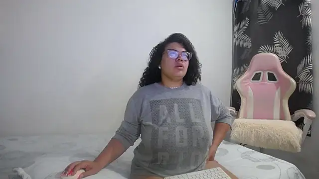 mabigomez00 online show from March 18, 9:14 am