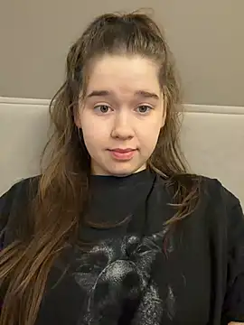 HornyGirlH online show from April 19, 4:34 am