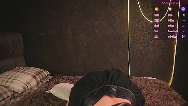 LinoAdaro online show from November 23, 4:37 am