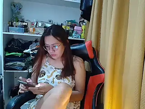 crizzybel online show from April 7, 8:33 pm