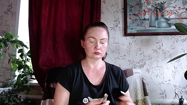 EmilyDoth online show from July 16, 9:25 am