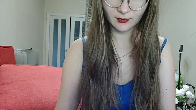 KiraGoldens online show from November 4, 7:02 am