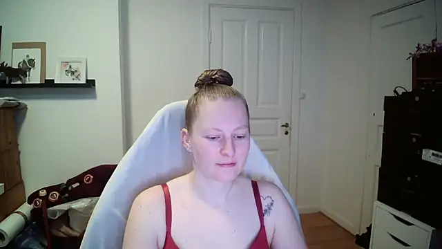 Girlnina-1995 online show from February 19, 10:15 am