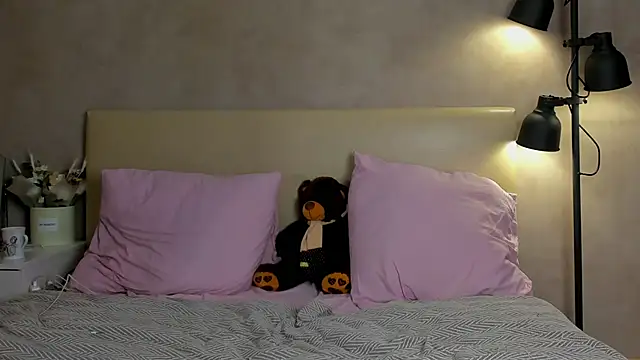  ice ba by online show from October 25, 7:32 pm