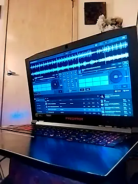 eatmeplease44 online show from November 22, 10:40 am